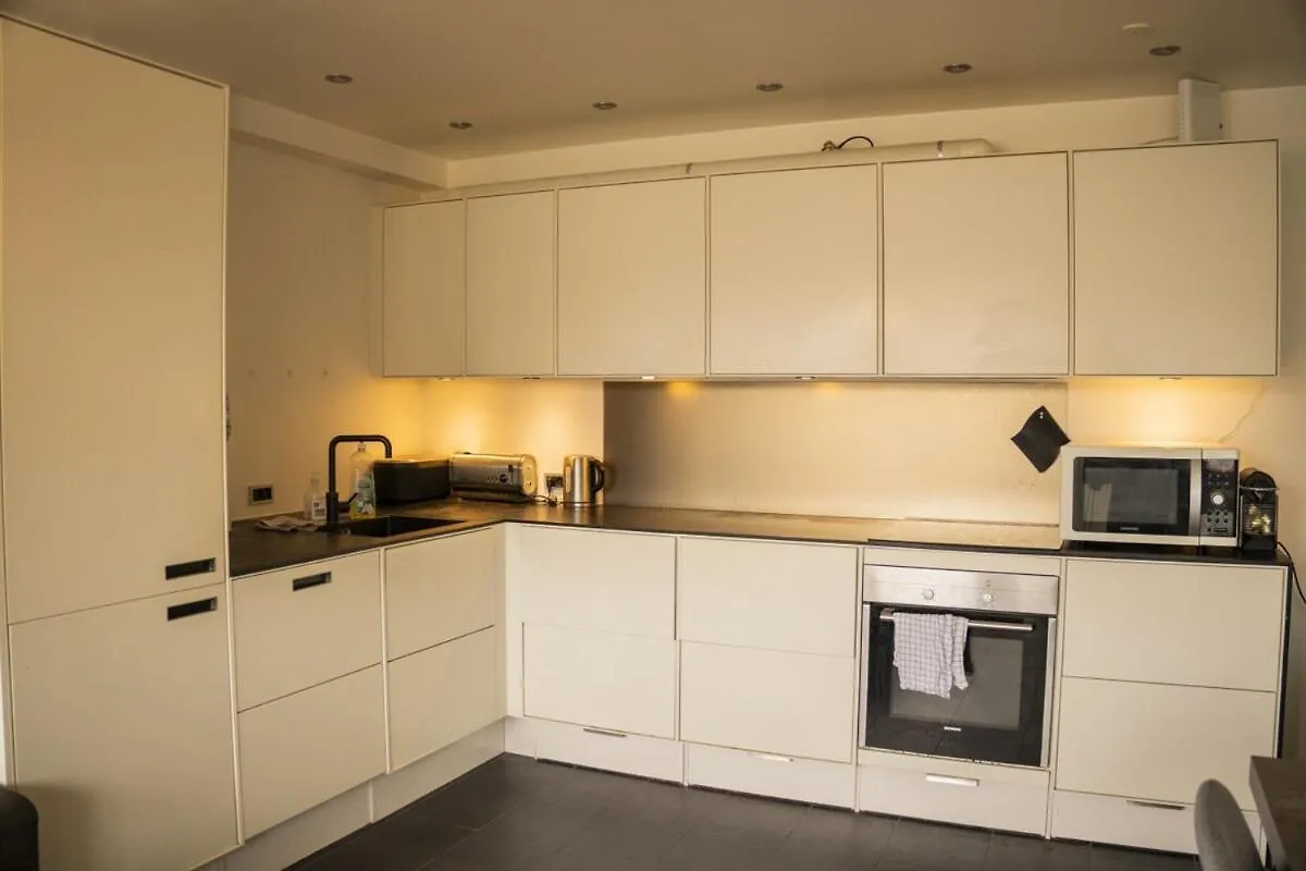 Private Room In Shared Copenhagen-Based Apartment منزل للإقامة كوبنهاجن